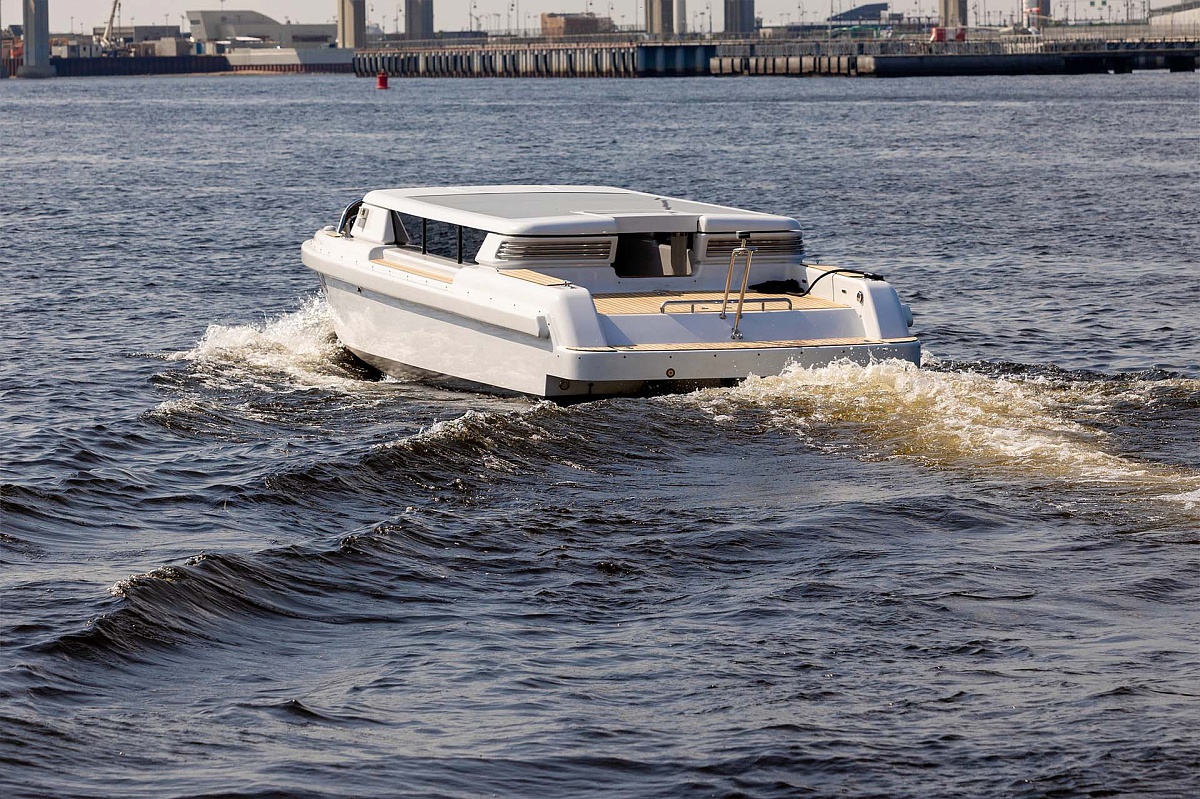 Аренда тендера Royal Tender Limo Челси в Санкт-Петербурге